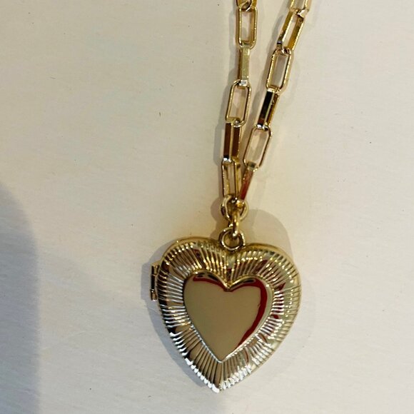 J Crew Heart Locket Necklace Gold Tone Chain Link Charm - Picture 1 of 13